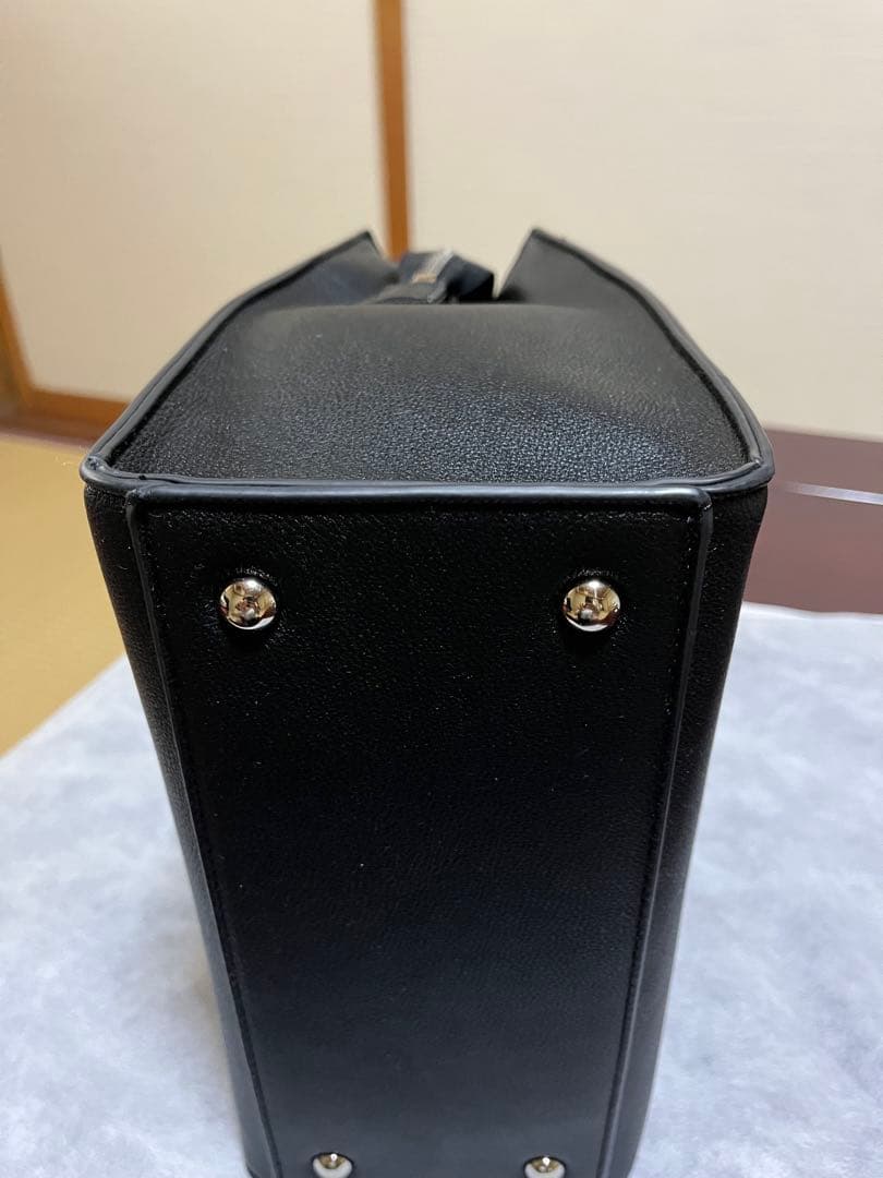 ハンドバッグ メタルアイレット　両アオリポケット　スクエアハンドバッグ — image 4