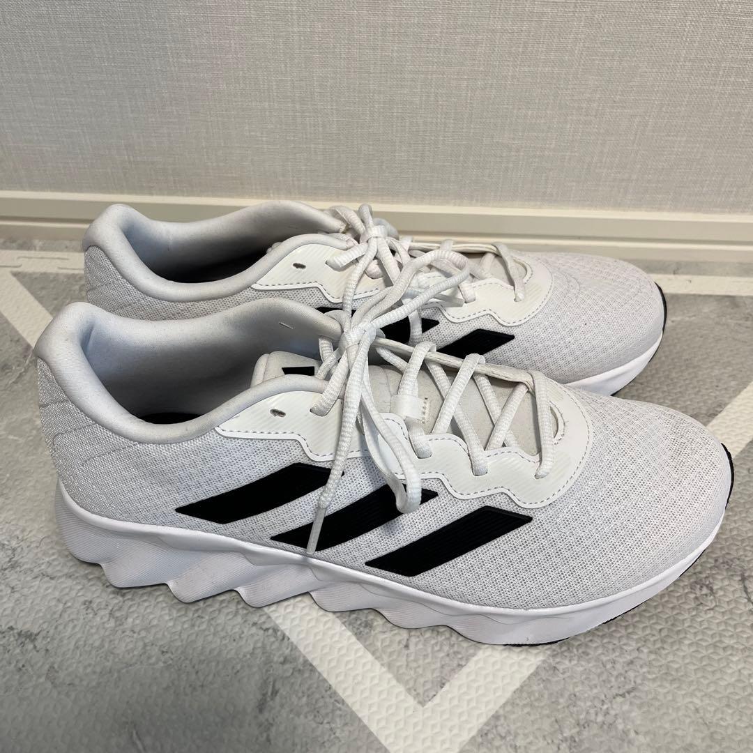 【未使用・わずかなシミあり】adidas メンズスニーカー 28.5 — image 3