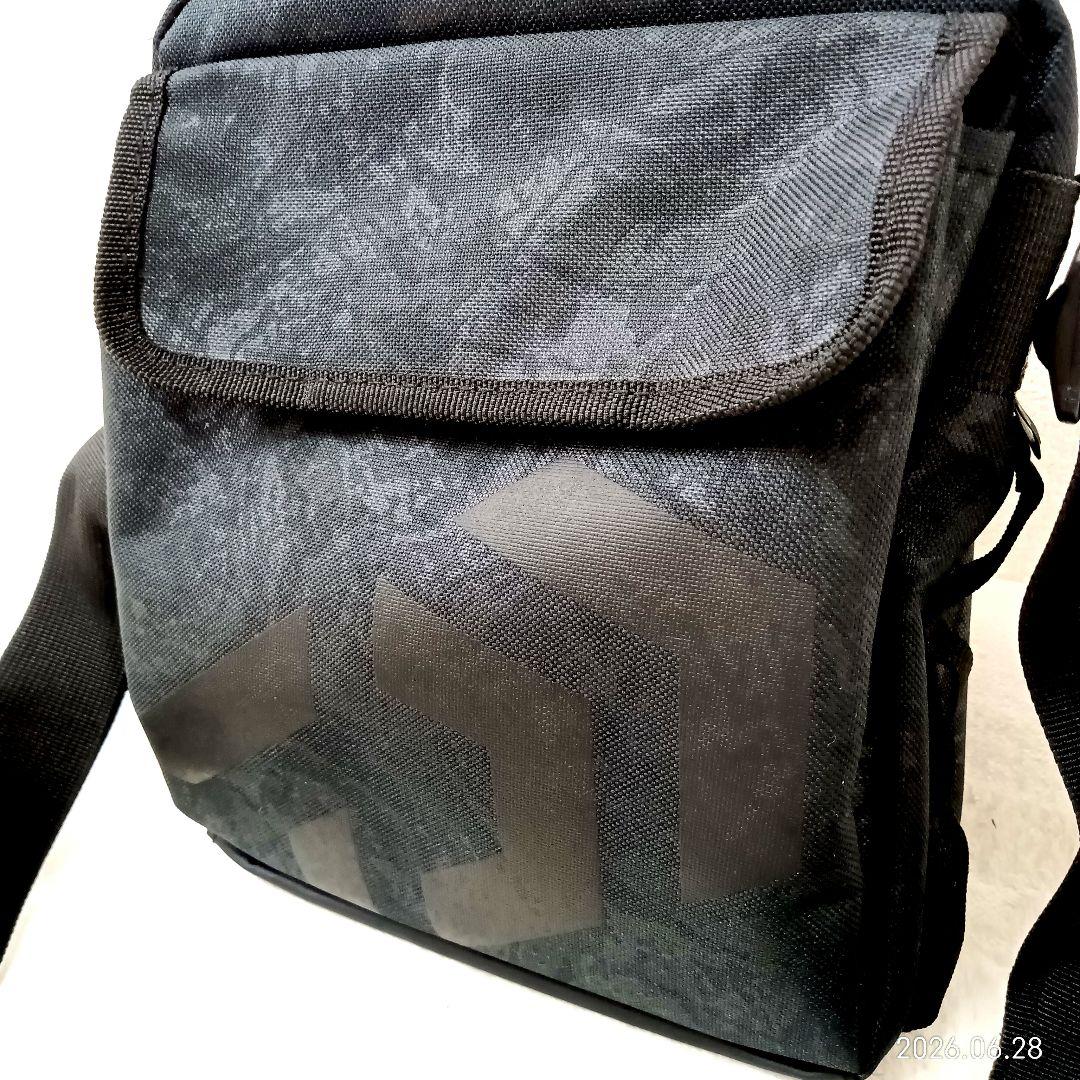 【極美品】ダイワフィッシングバッグ ビックダイワマークショルダーバッグ ブラック — image 3