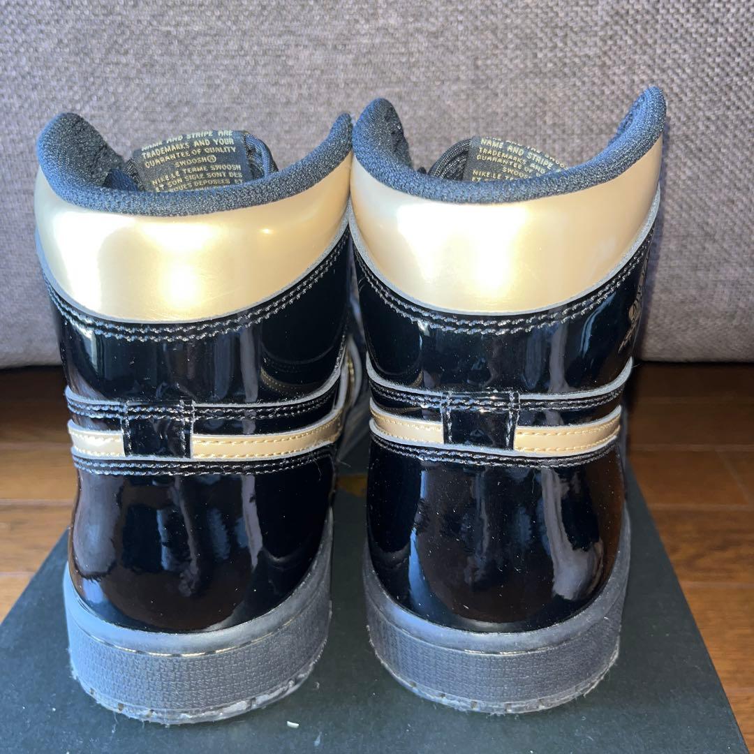 Nike Air Jordan 1 ナイキ　エアジョーダン 黒　金　パテント — image 4