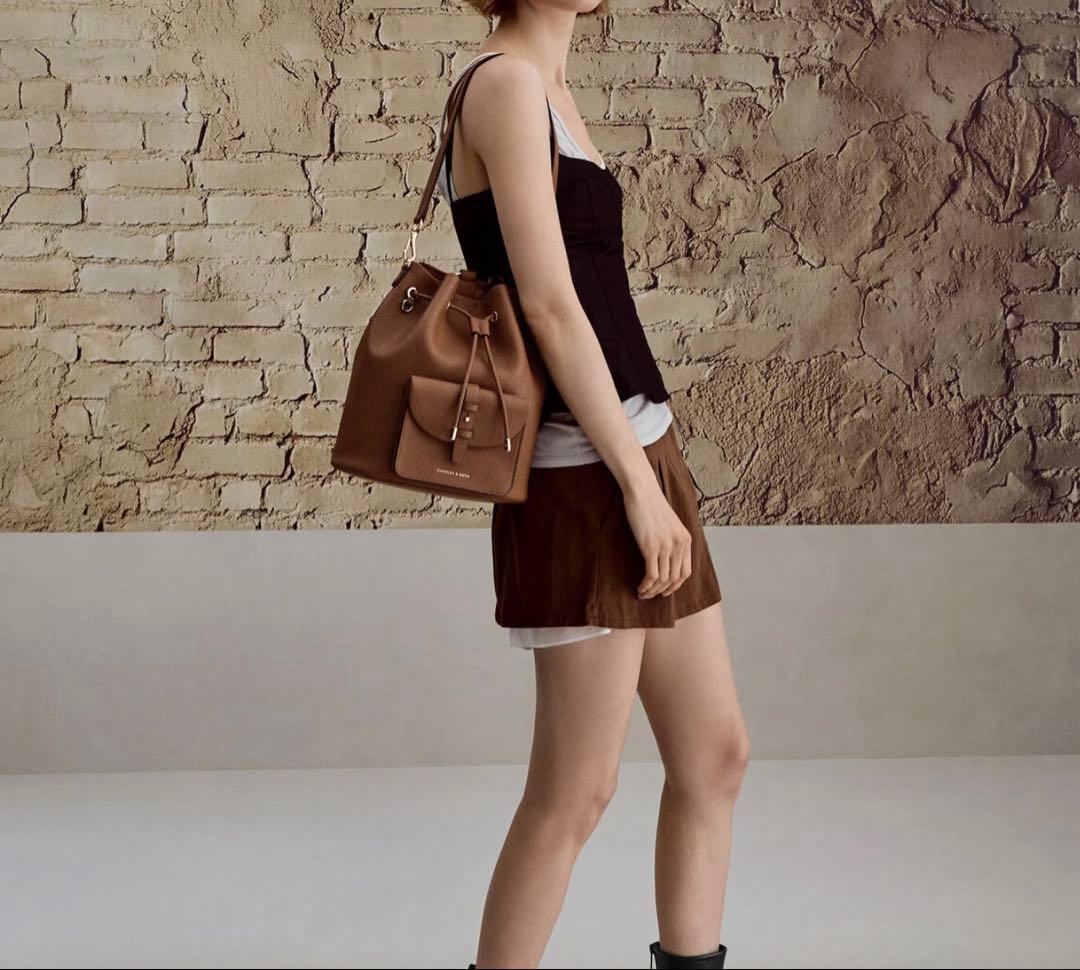 CHARLES & KEITH 巾着型 バックパック　ブラウン — image 3