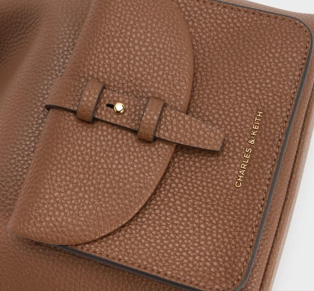 CHARLES & KEITH 巾着型 バックパック　ブラウン — image 5