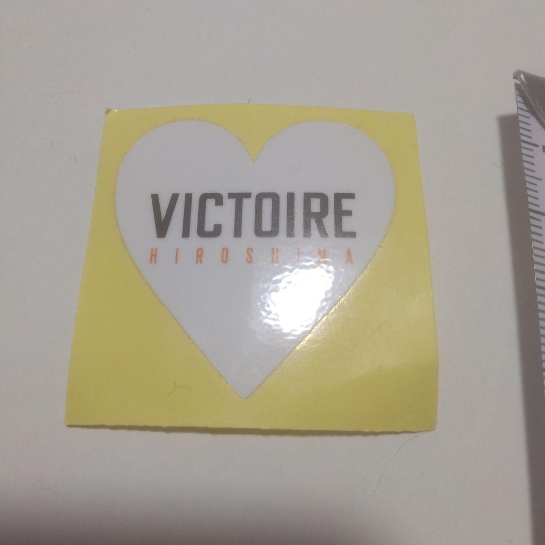 VICTOIRE HIROSHIMA ハート型ステッカー — image 2