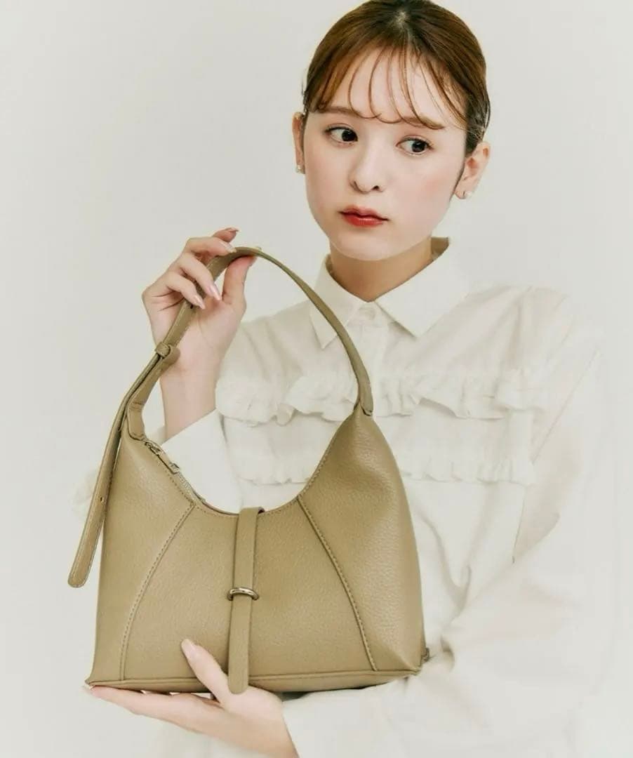 【最終値下げ】olu. スクエアベルトハンドバッグ グレージュ — image 4