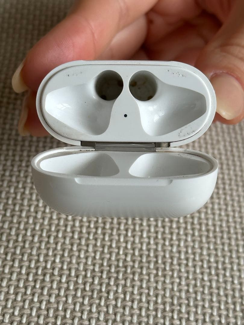 AirPods第二世代本体 ホワイト 充電ケース付き — image 3