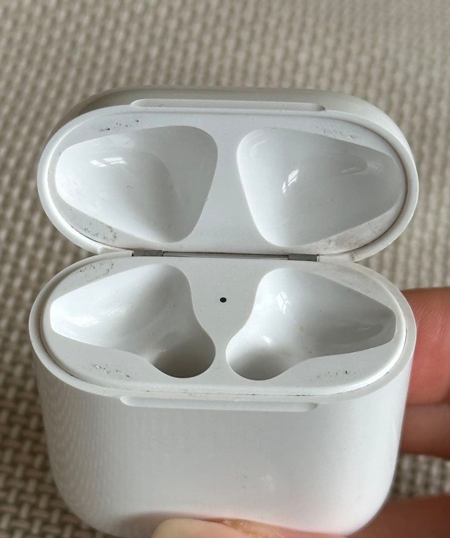 AirPods第二世代本体 ホワイト 充電ケース付き — image 4