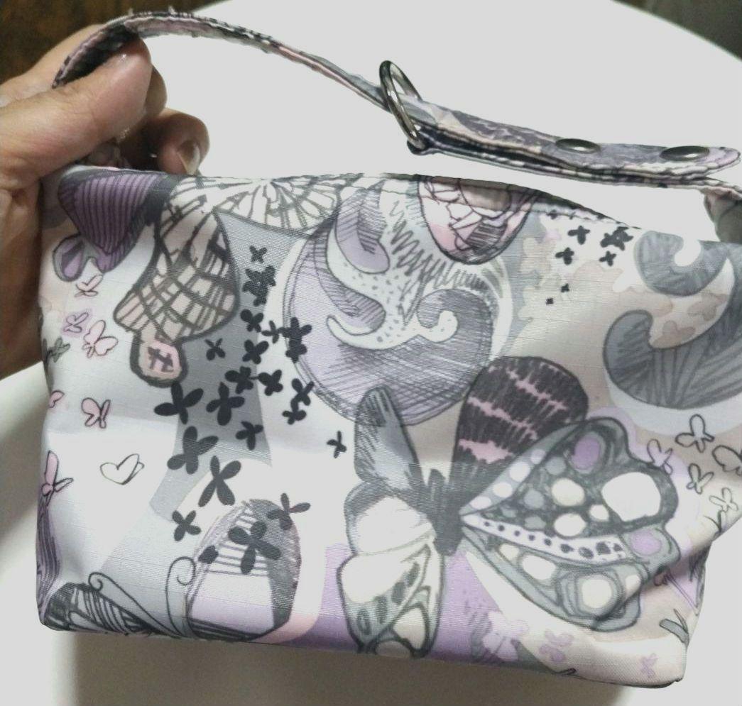 （美品）LeSportsac バタフライ柄 蝶柄 ポーチ ハンドバッグ 2zip — image 2