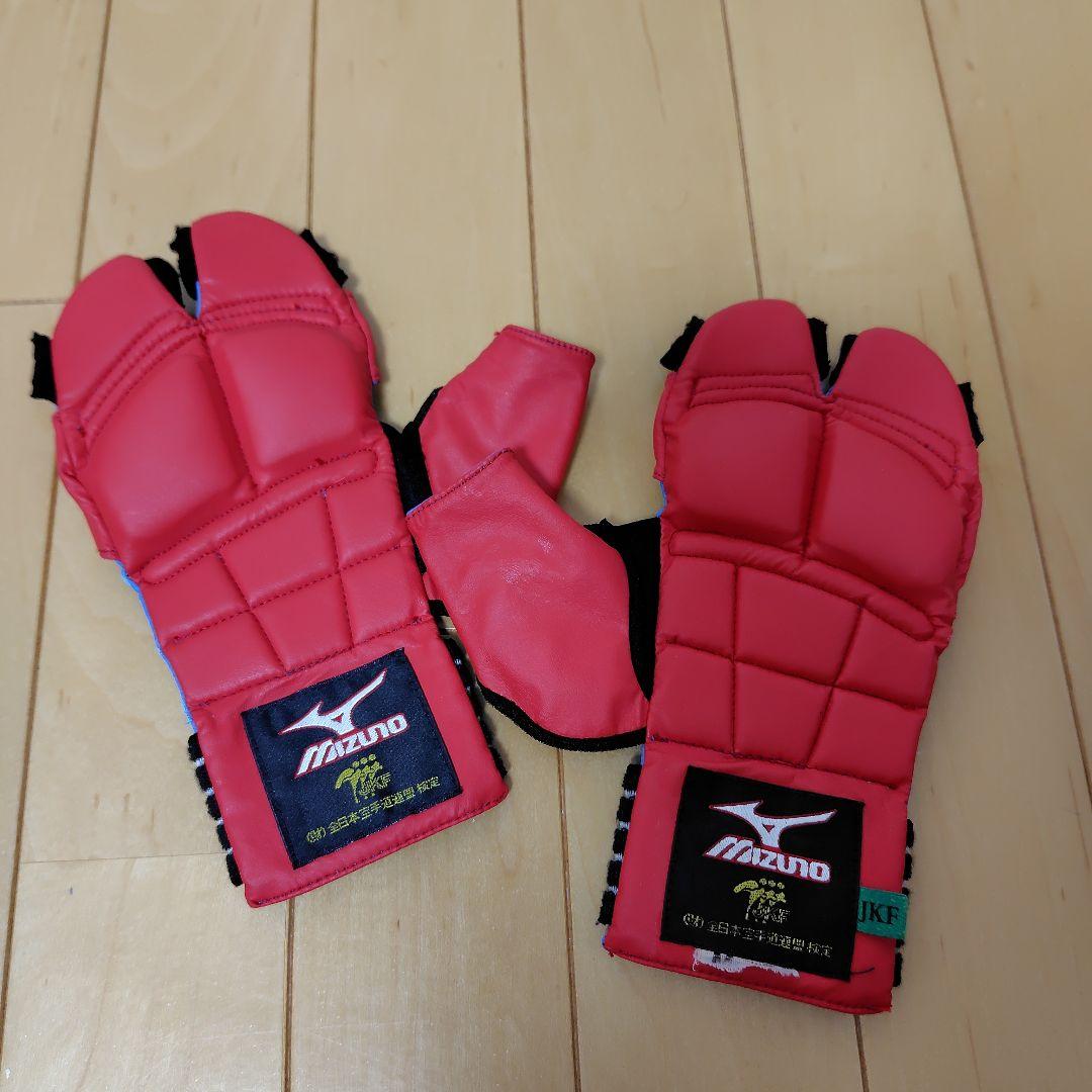 空手 防具 MIZUNO 拳サポ ２組 セット Ｍサイズ 赤 青 リバーシブル — image 2