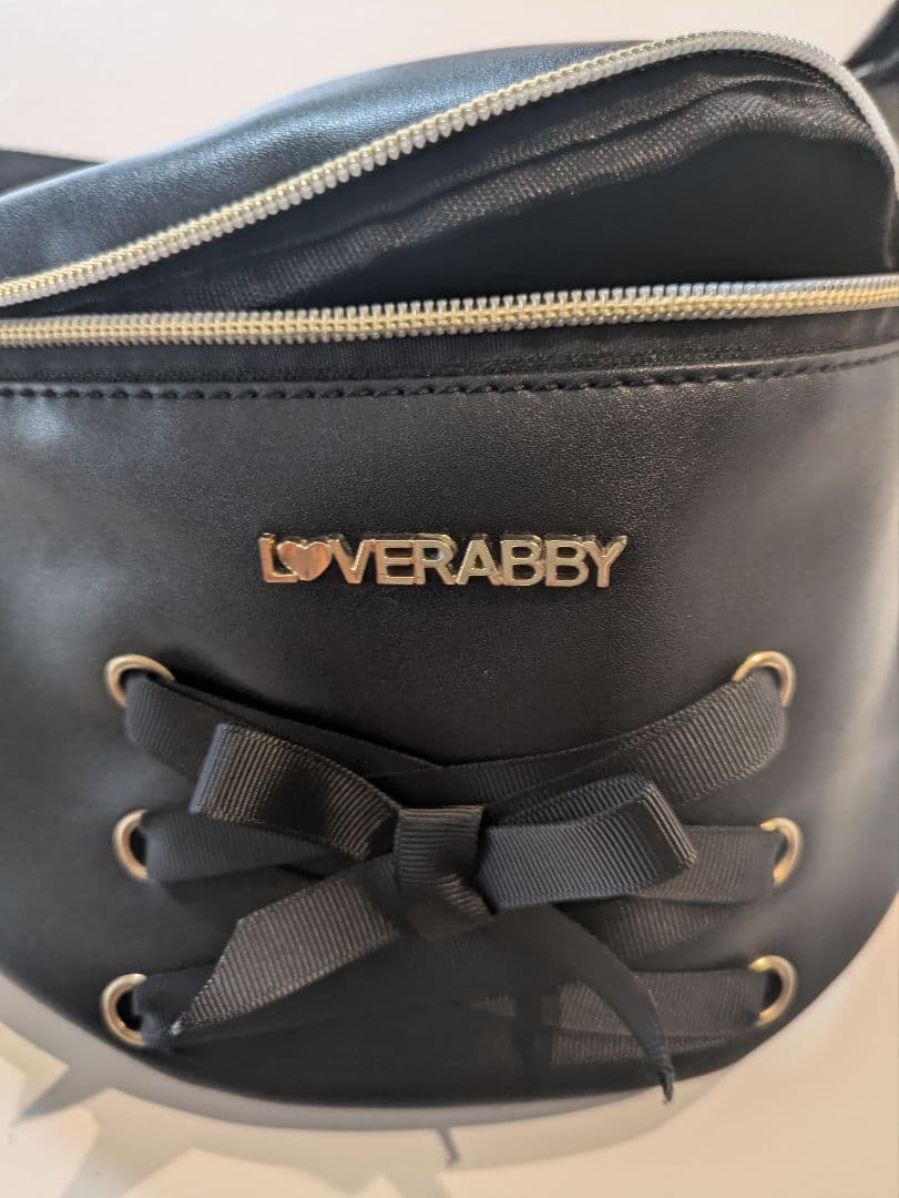 LOVERABBY ブラック ボディバッグ — image 2