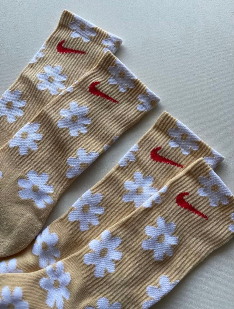 未使用 Nike ソックス　花柄 2足セット　約22～25cm — image 2