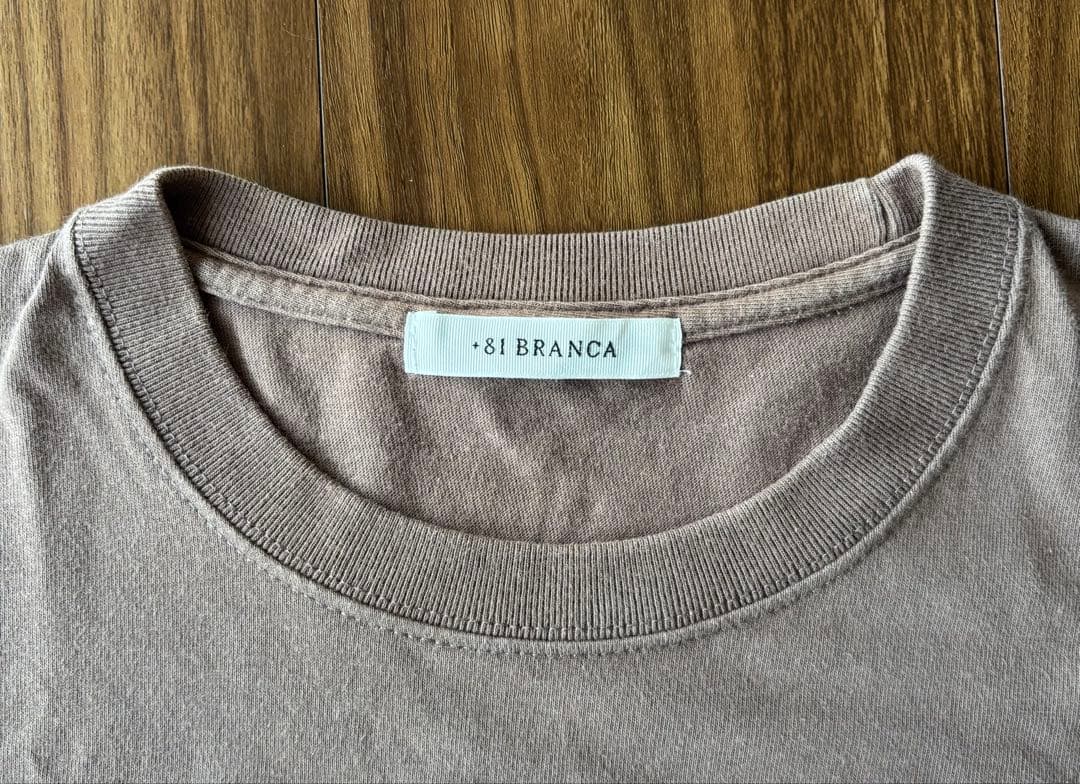 +81 BRANCA CALM WINDS Tシャツ — image 2