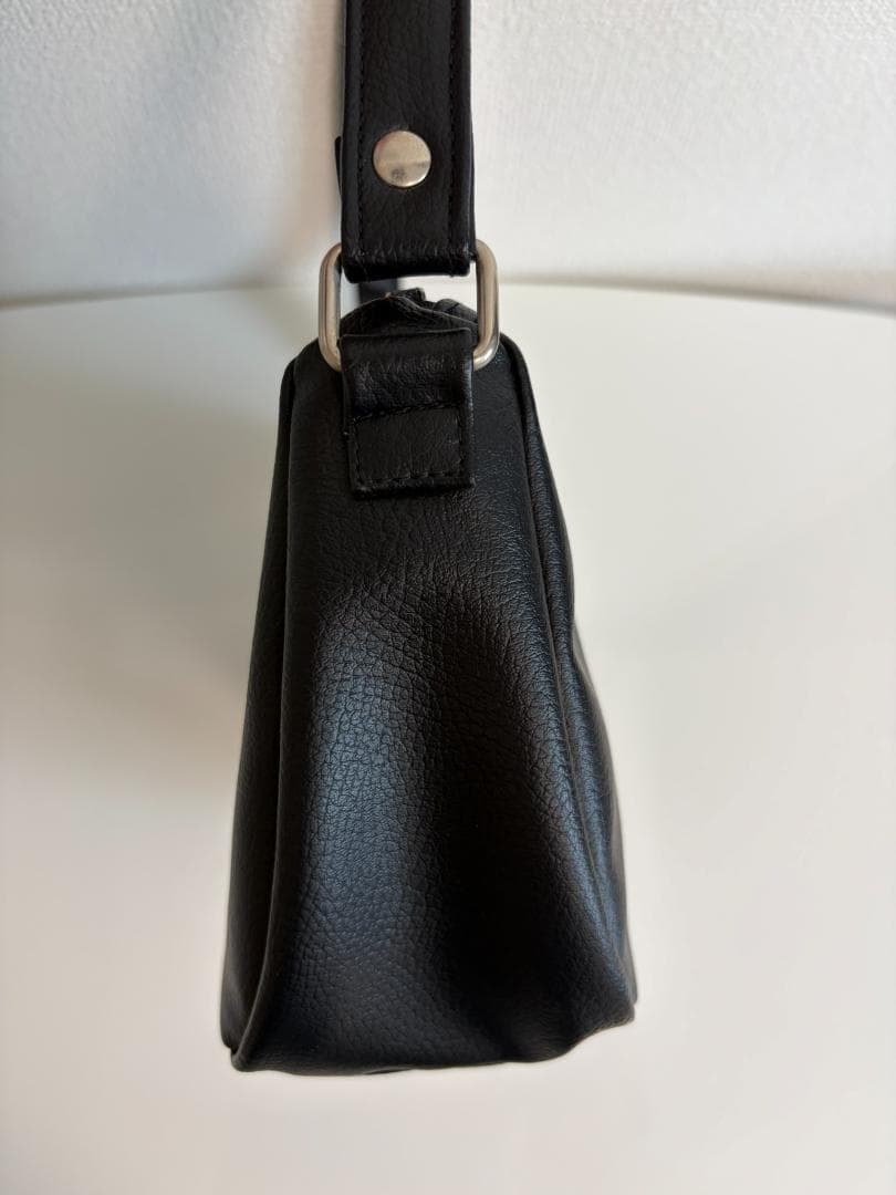 【ハンドメイド】フェイクレザー ワンハンドルバッグ 黒 マップ柄 — image 2