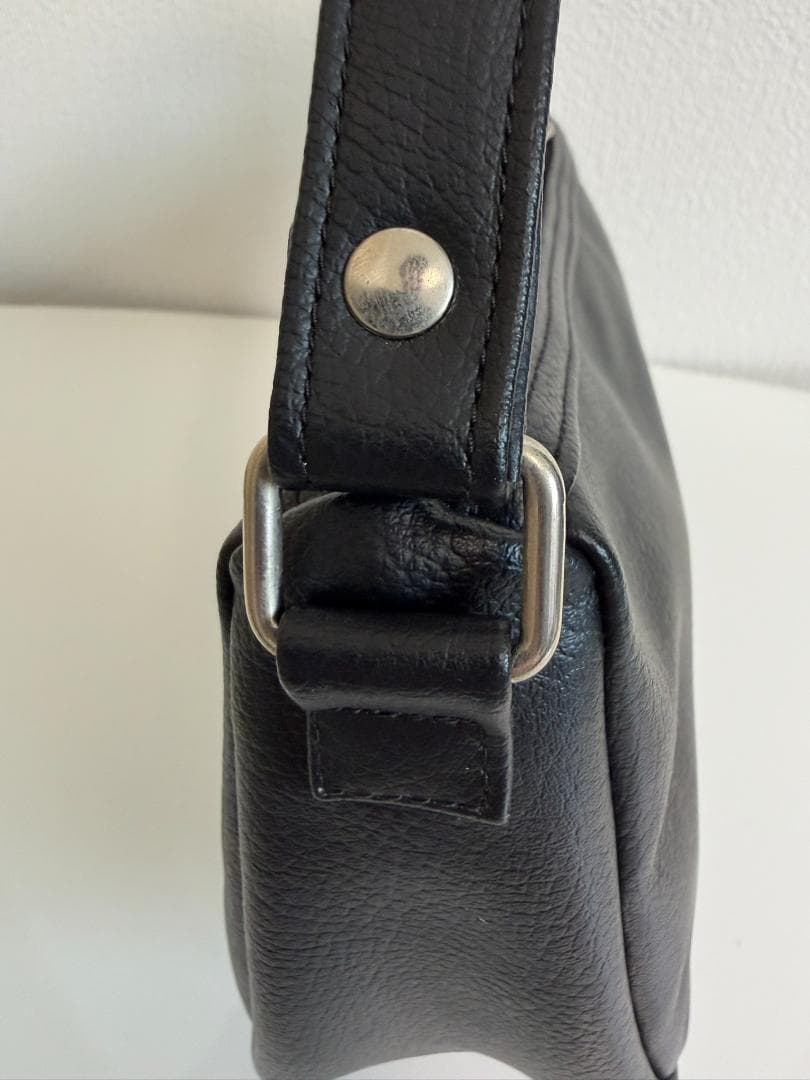 【ハンドメイド】フェイクレザー ワンハンドルバッグ 黒 マップ柄 — image 3