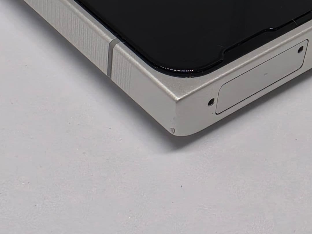 Leitz Phone 2 本体 専用ケース・レンズキャップ付き — image 5