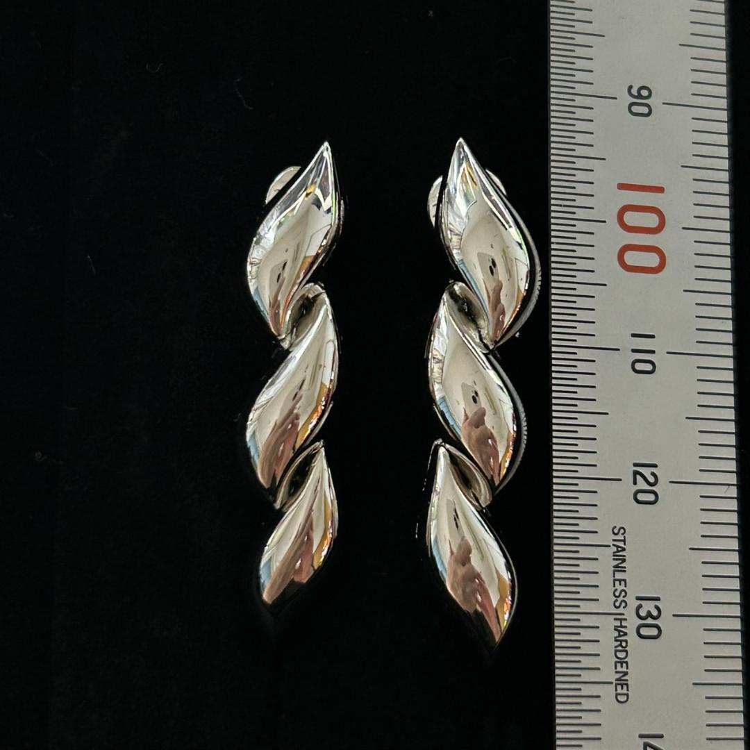 【良品】MONET モネ イヤリング シルバーカラー　26062601 — image 4