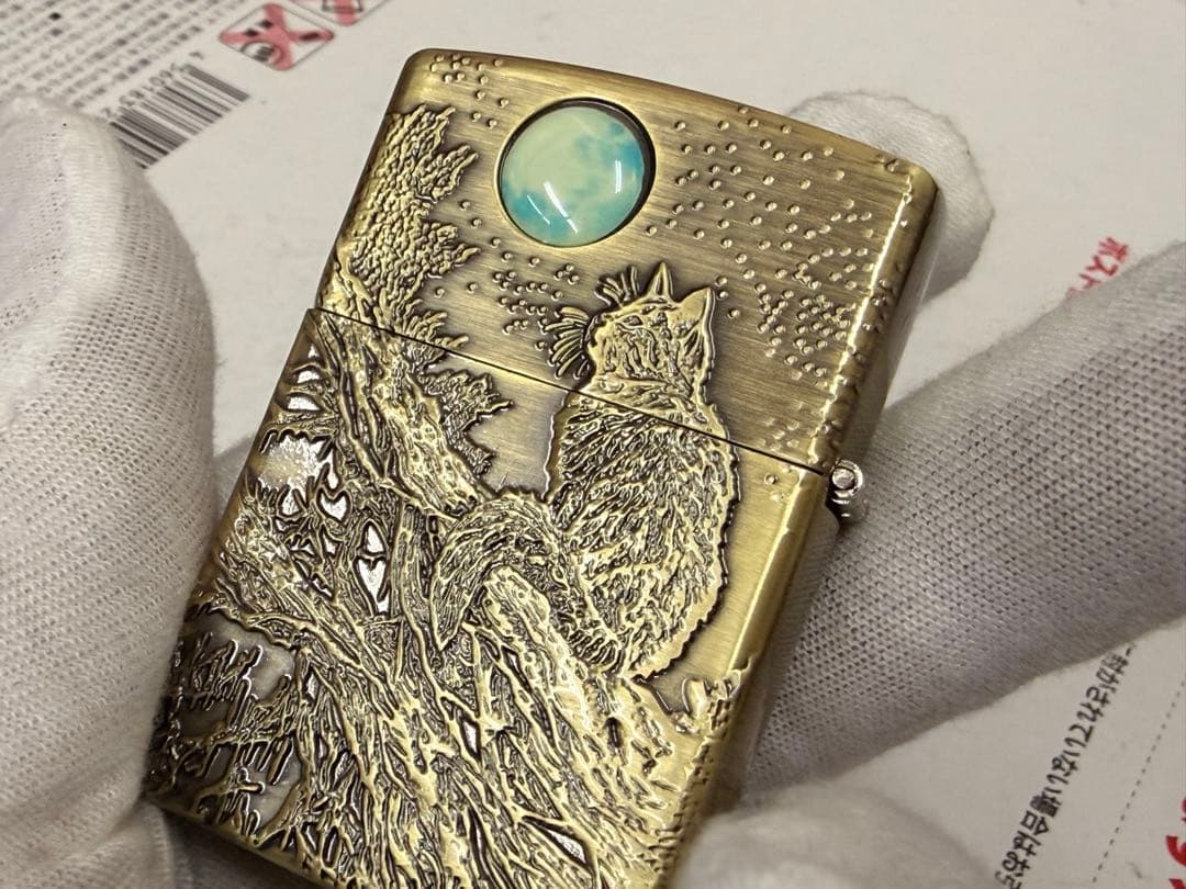 新品 美品 猫 遠望 両面彫刻 オイルライター 重厚メタル製 綺麗 喫煙グッズ — image 2