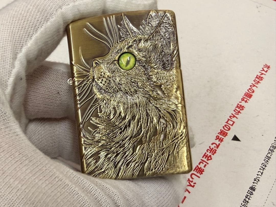 新品 美品 猫 遠望 両面彫刻 オイルライター 重厚メタル製 綺麗 喫煙グッズ — image 3