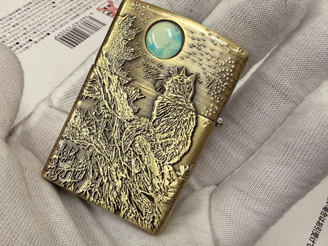 新品 美品 猫 遠望 両面彫刻 オイルライター 重厚メタル製 綺麗 喫煙グッズ — image 4