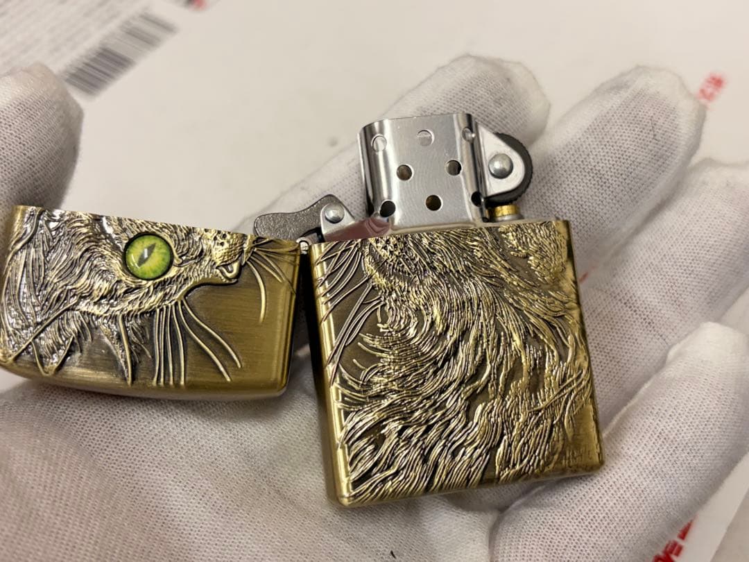 新品 美品 猫 遠望 両面彫刻 オイルライター 重厚メタル製 綺麗 喫煙グッズ — image 5