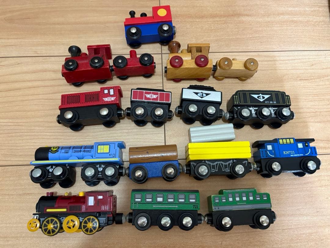 専用　BRIO 木製レールセット 車両 橋 トンネル 大量　おまけつき — image 2