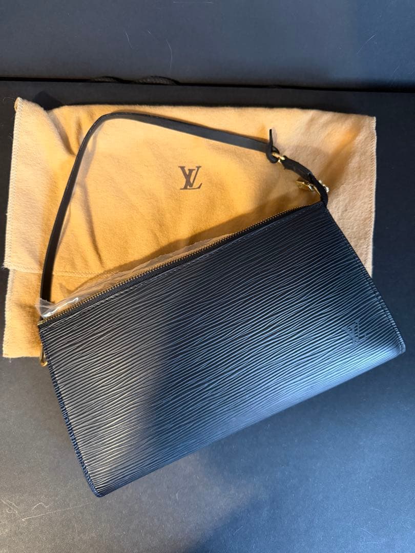 Louis Vuitton エピ ポシェット アクセソワールお値下げ — image 2
