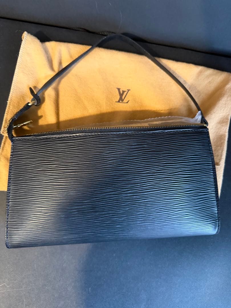Louis Vuitton エピ ポシェット アクセソワールお値下げ — image 3