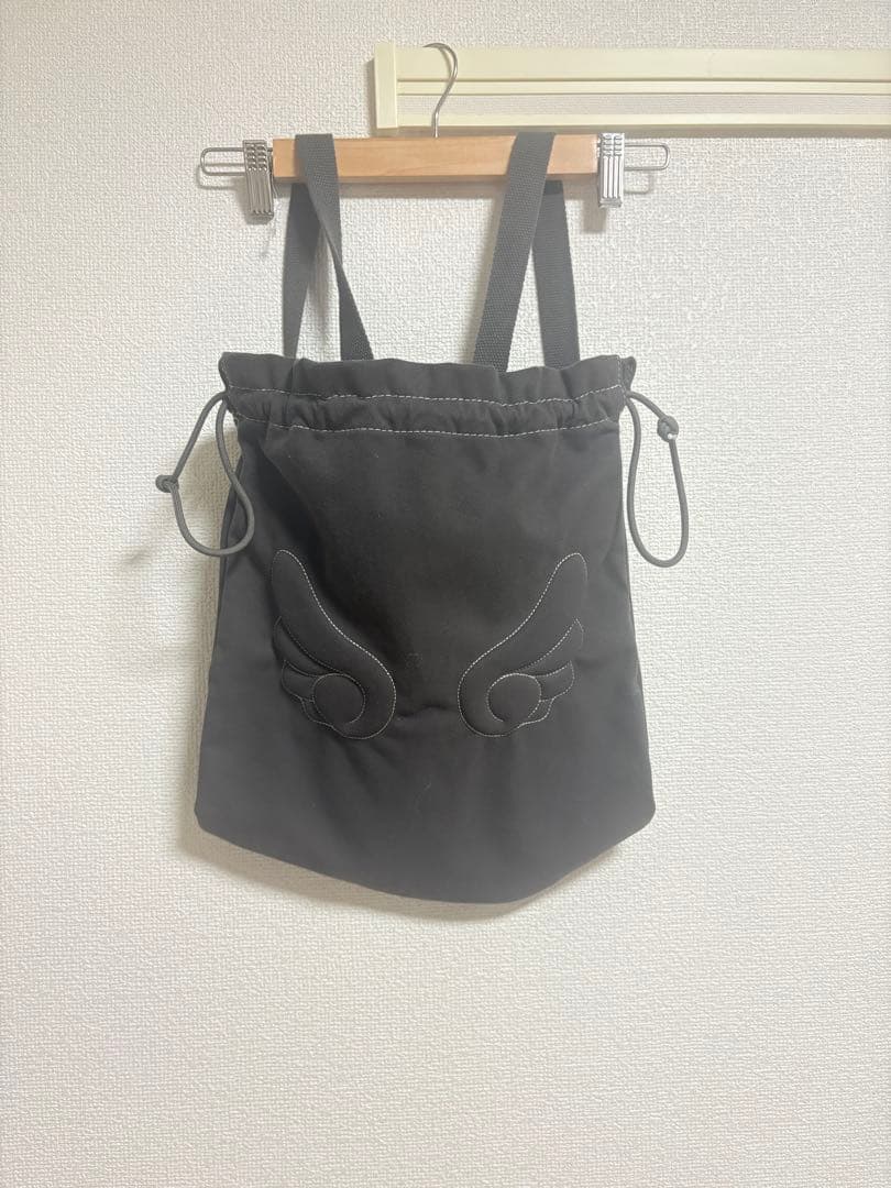 COYSEIO×SUBU 羽の刺繍 グレー ナップサック — image 2