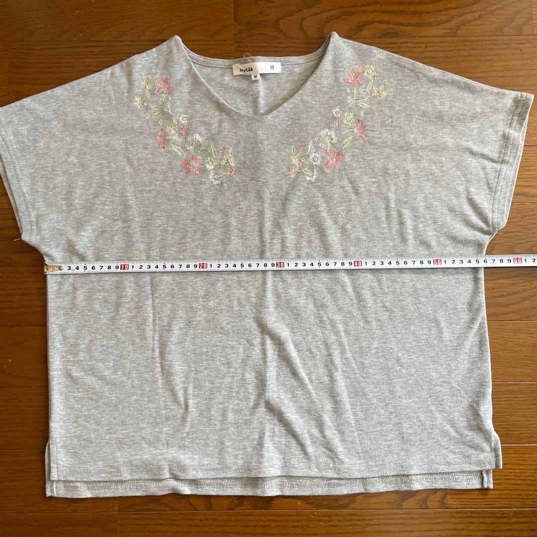 Loytaa ロユタ　カットソー　Vネック　Tシャツ グレー　刺繍 — image 2