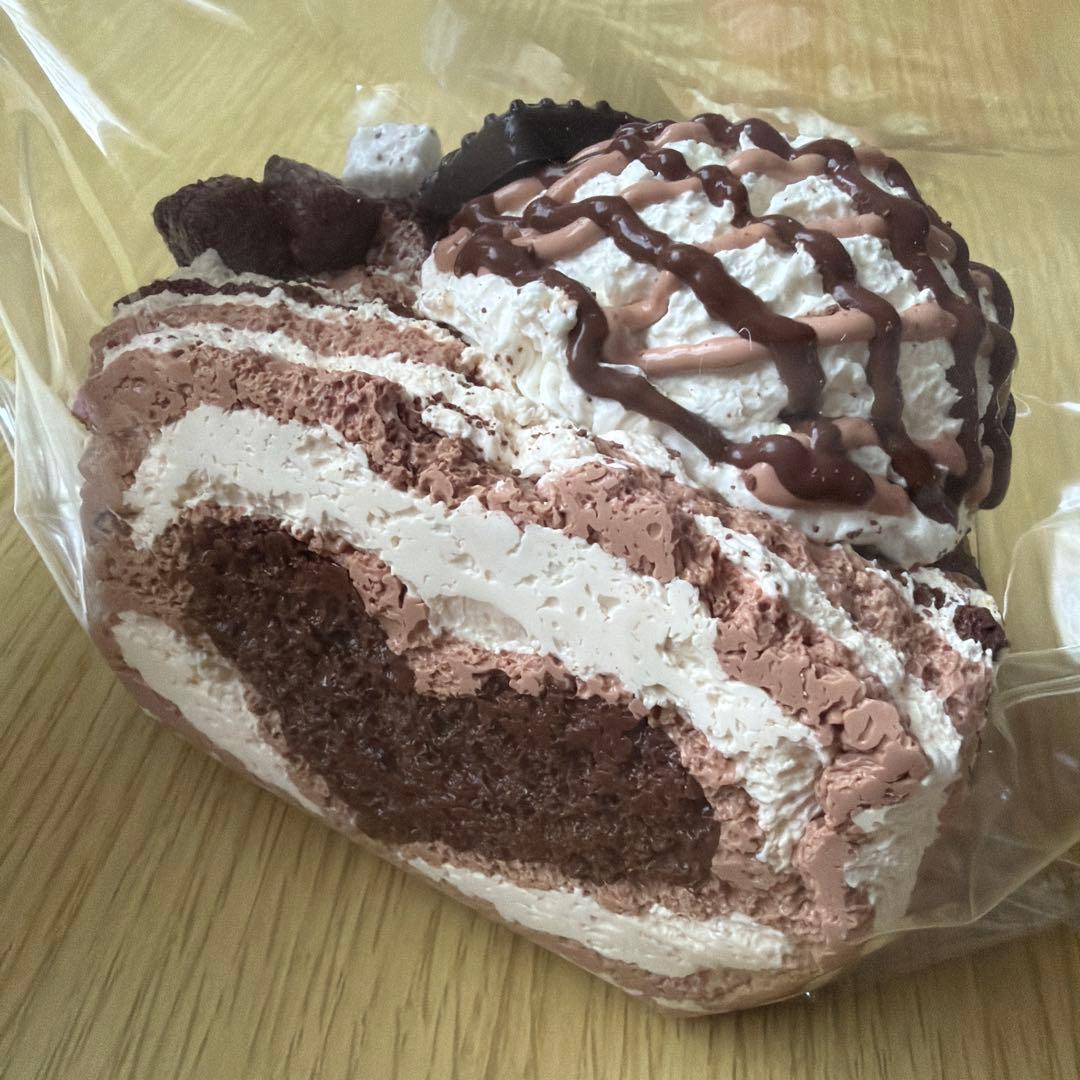 Acha Studio 三層トースト チョコ ロータス スクイーズ — image 3