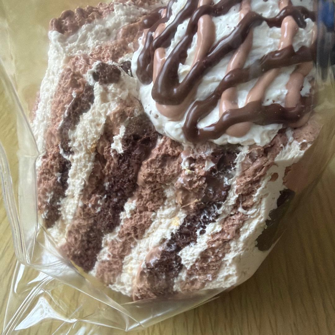 Acha Studio 三層トースト チョコ ロータス スクイーズ — image 5