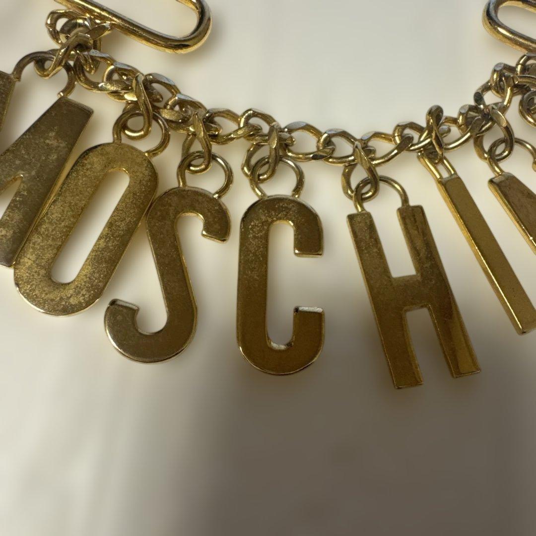 MOSCHINO ロゴチャーム ゴールドカラー — image 3