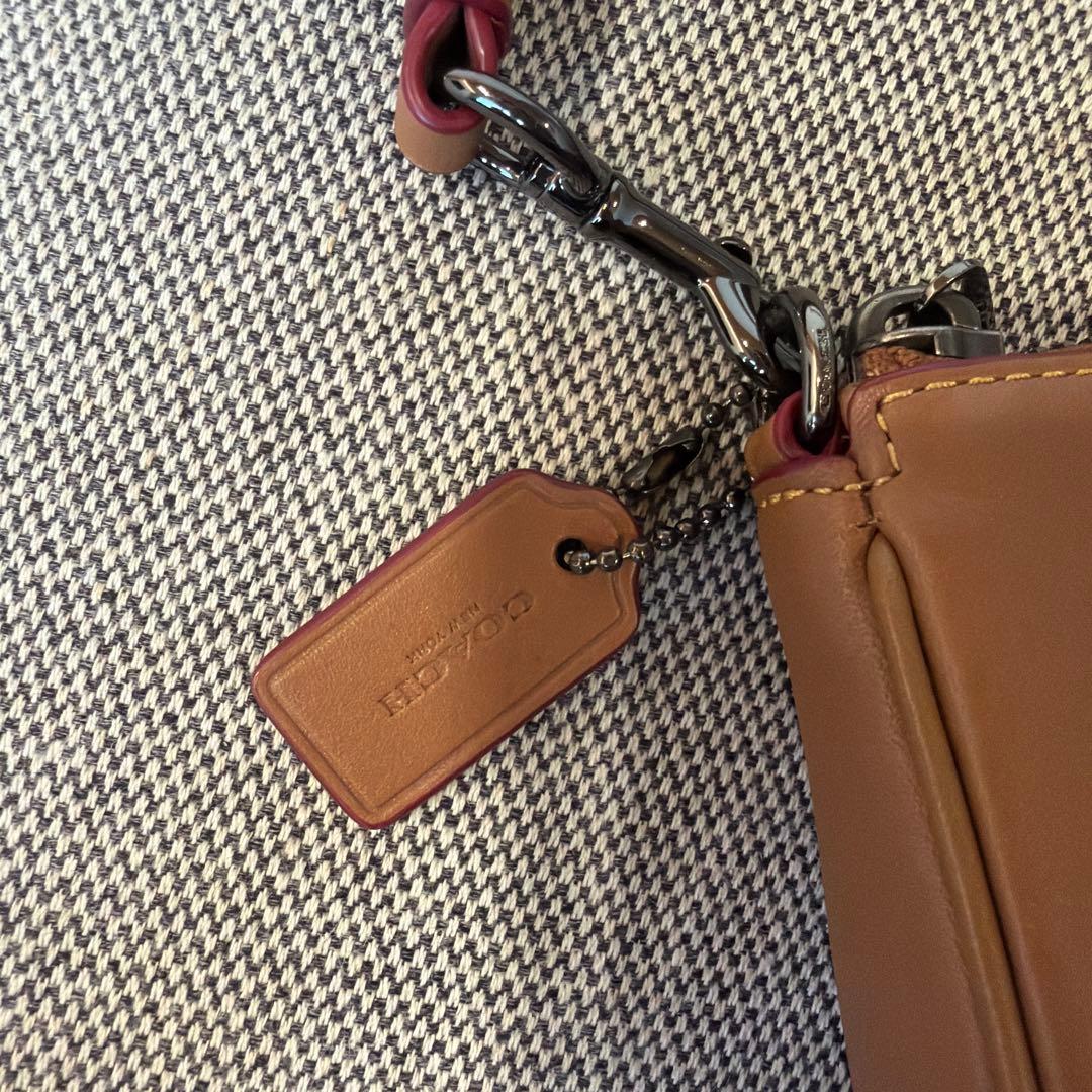 COACH ブラウンレザー ハンドバッグ アクセサリーポーチ — image 4