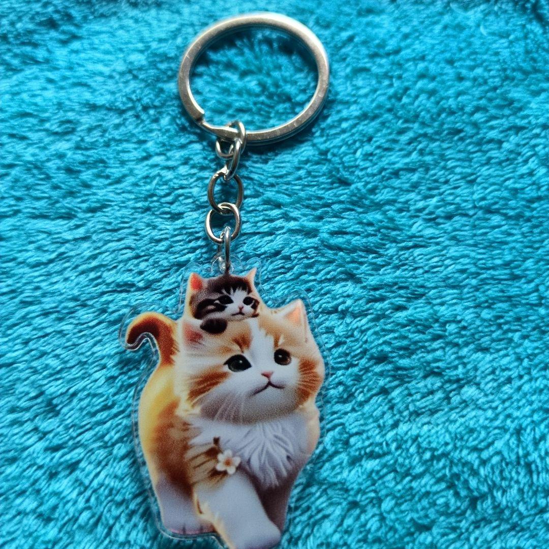 新品未使用で可愛い子猫 親子 アクリルキーホルダーです — image 2