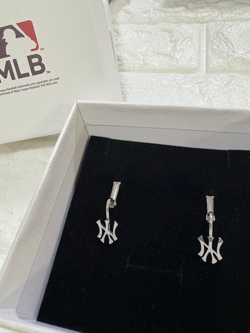 新品　MLB ニューヨーク　ヤンキース　イヤリング　シルバー — image 2