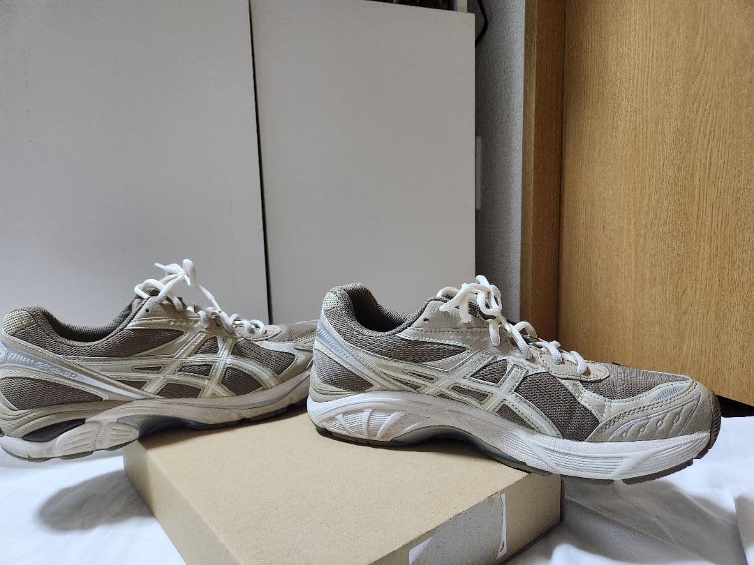 asics GT-2160 PEPPER/PUTTY アシックス　スニーカー — image 2
