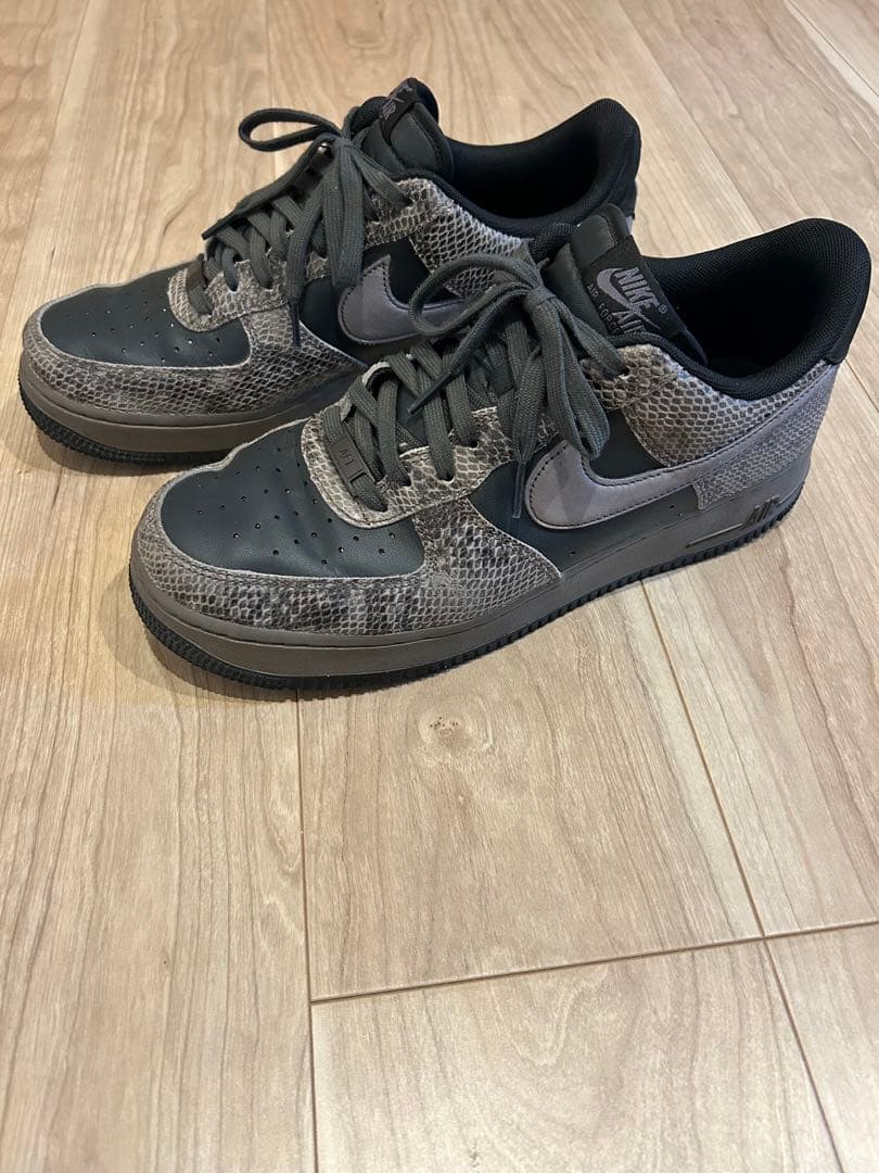 【巳 干支限定】NIKE AIR FORCE 1 '07 LV8 28.5cm — image 2