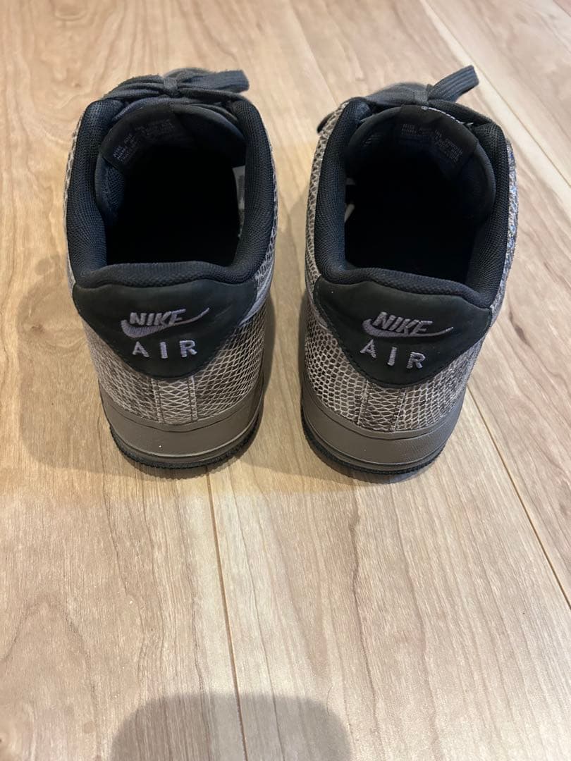 【巳 干支限定】NIKE AIR FORCE 1 '07 LV8 28.5cm — image 4