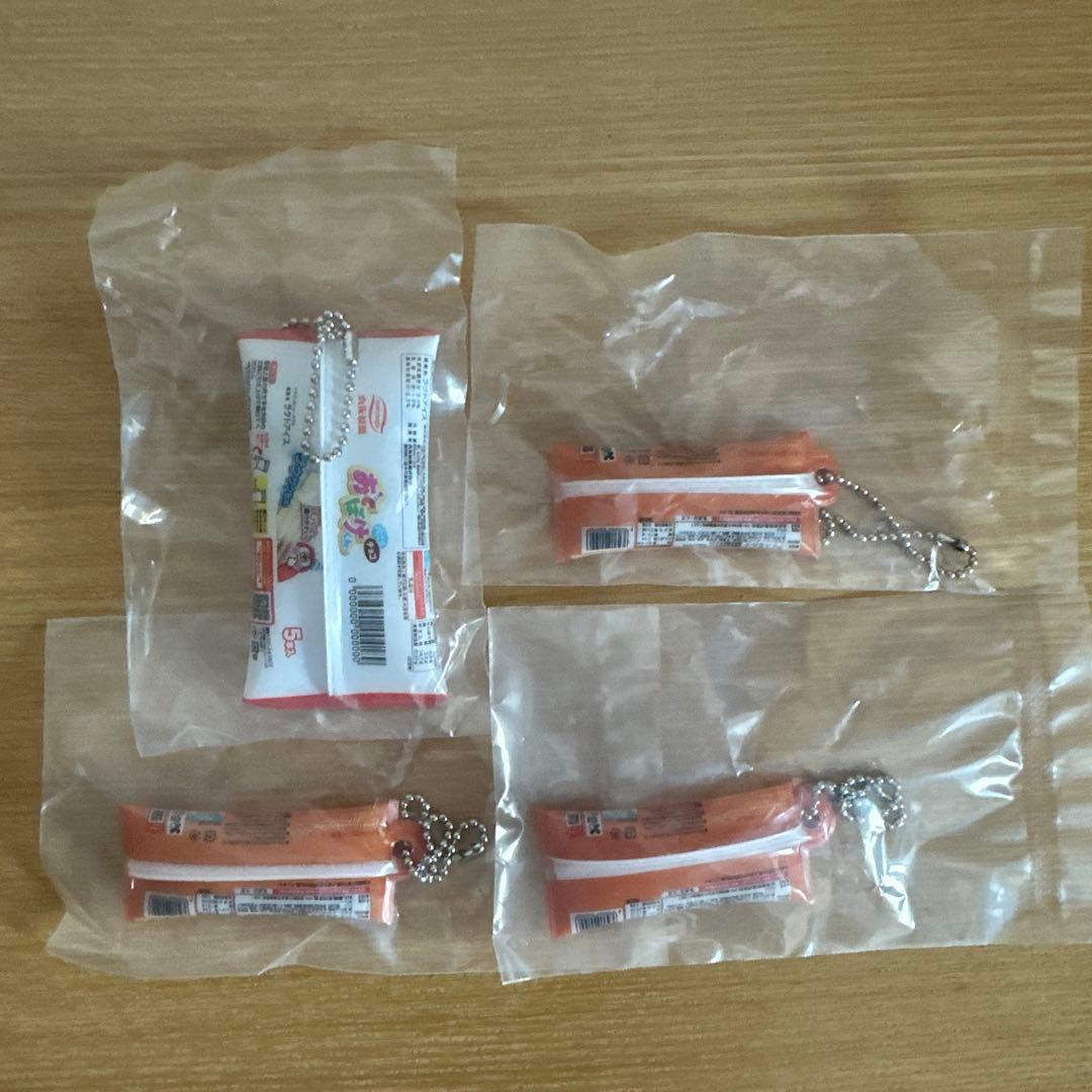 【未開封】丸永製菓　白くまアイスマスコットチャーム　2種4個セット — image 2
