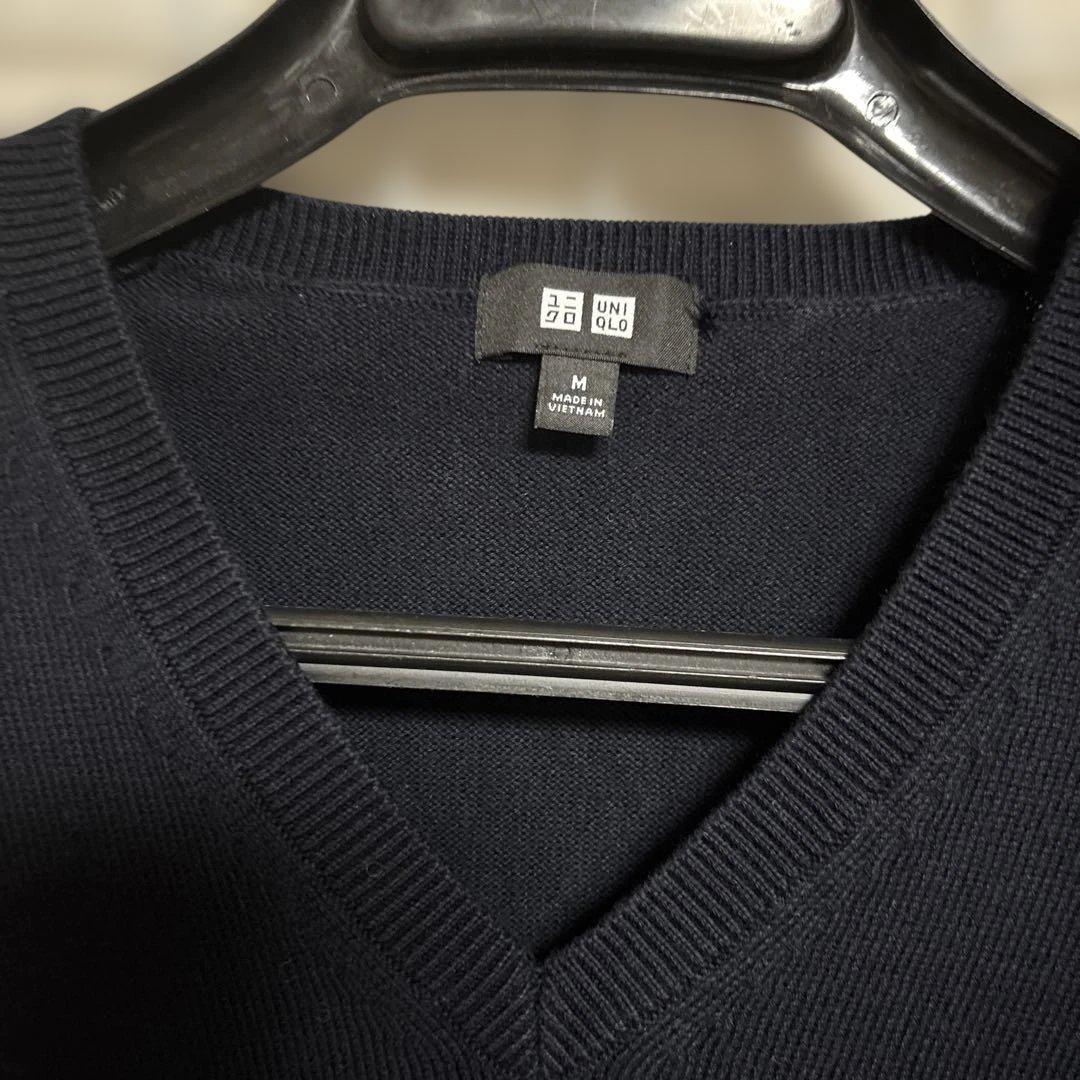 UNIQLO Vネックニット ネイビー Mサイズ — image 2