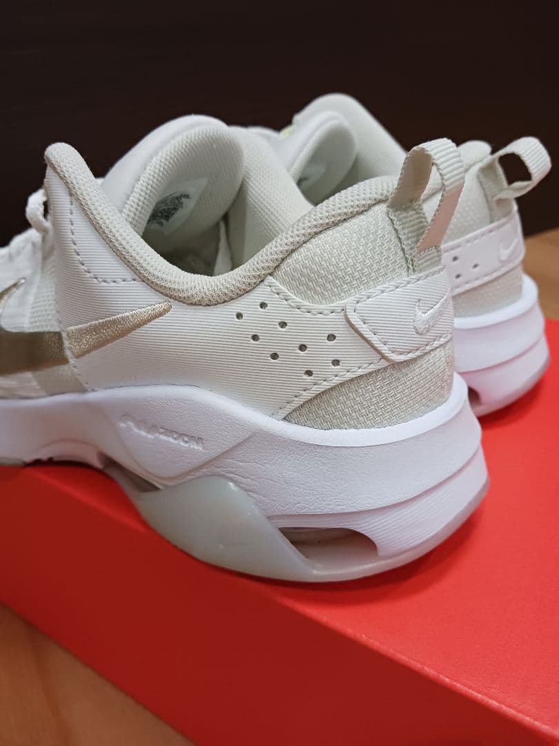 【美品】 NIKE ナイキ ウィメンズ ズームベラ6 PRM スニーカー — image 3