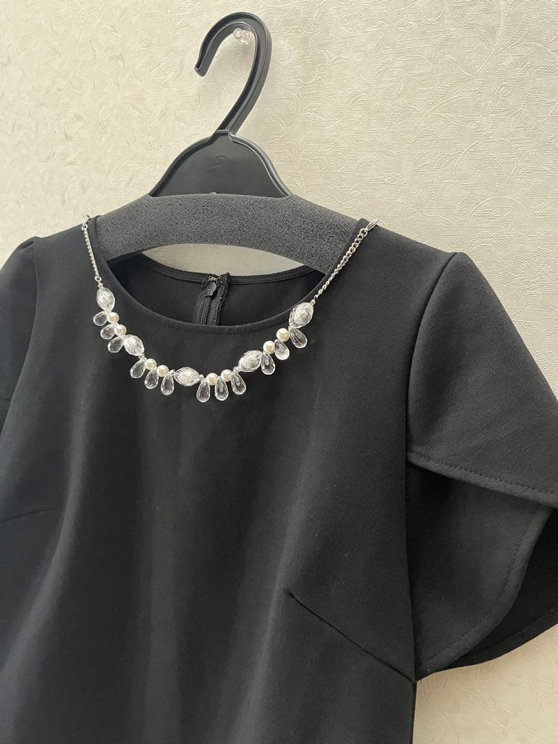 美品　クイーンズコート　Tシャツビジューカットソー — image 3