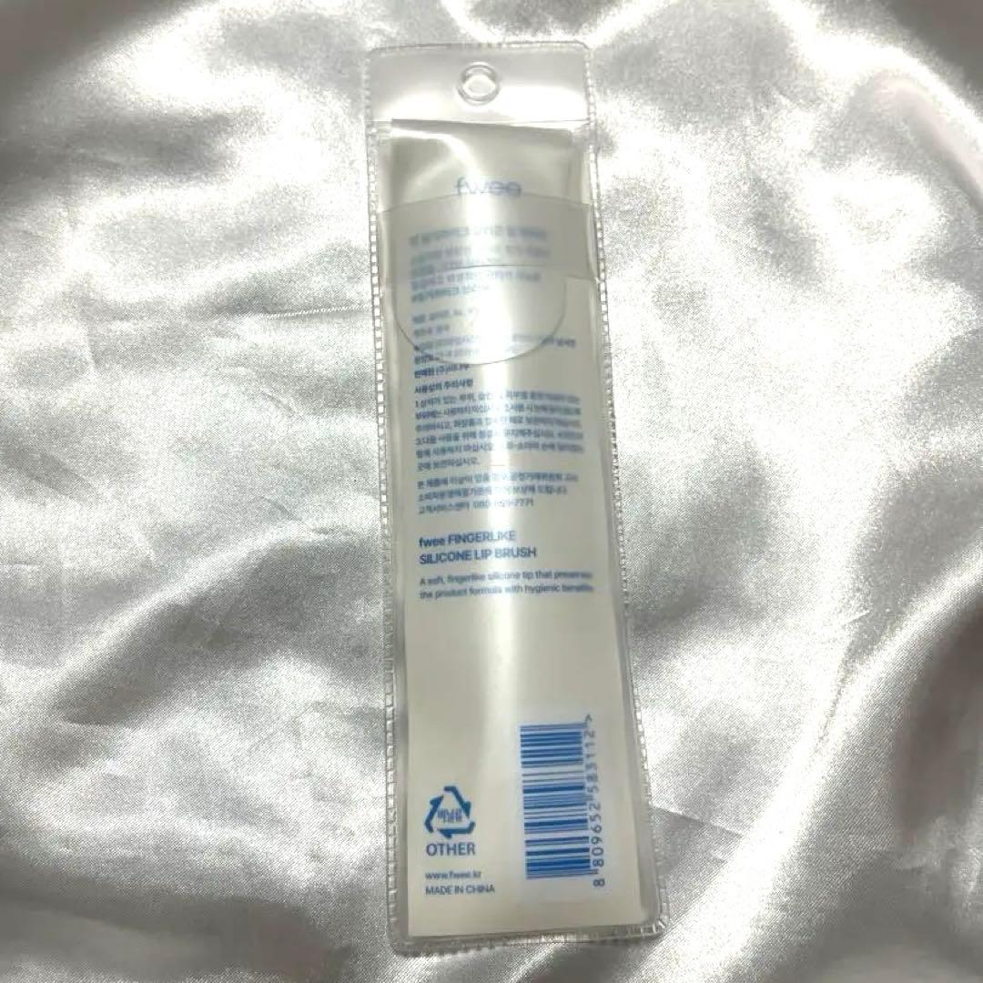 fwee Fingerlike Silicone Lip Brush — image 2
