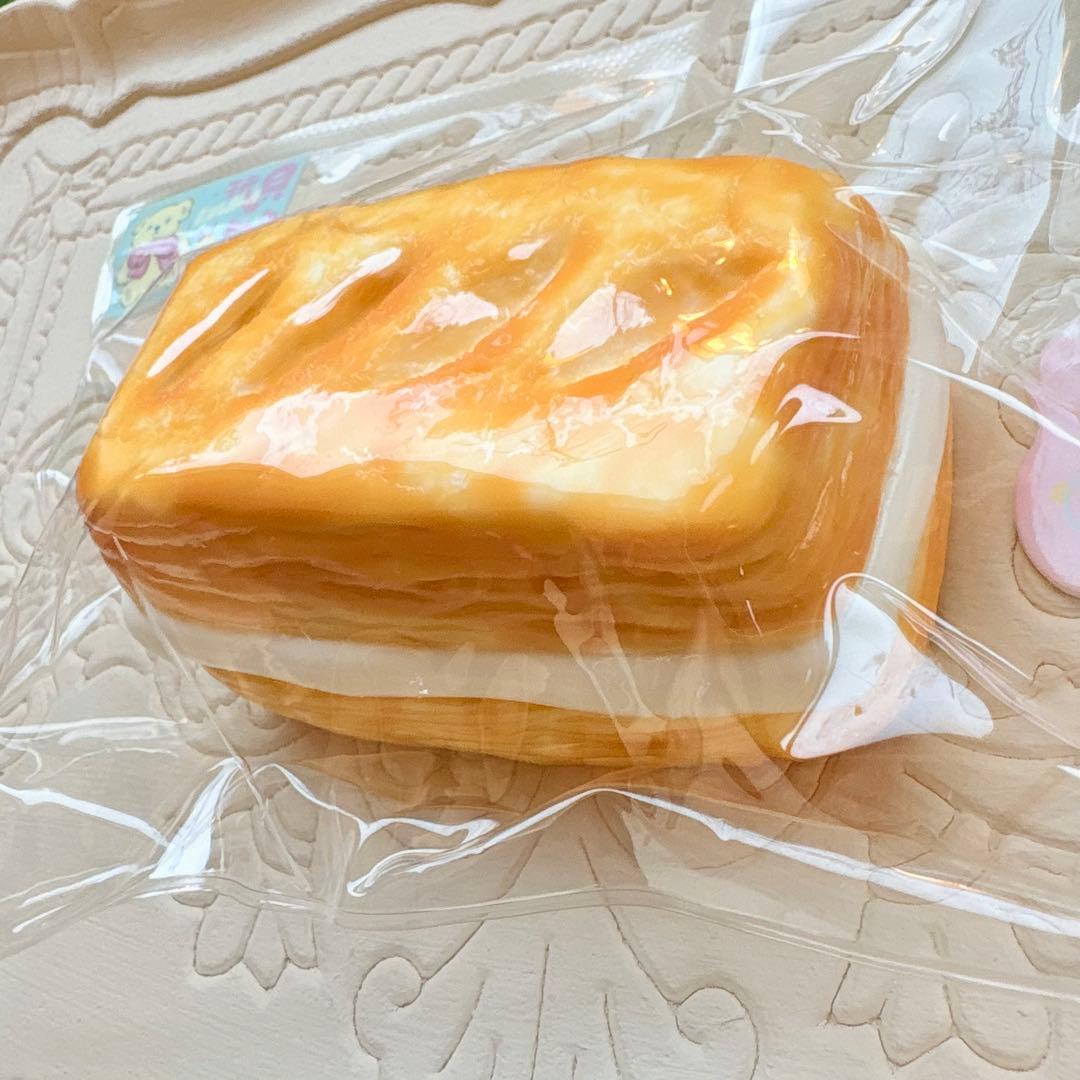 Zulala ズララ　チーズクリームサンド　スクイーズ — image 2