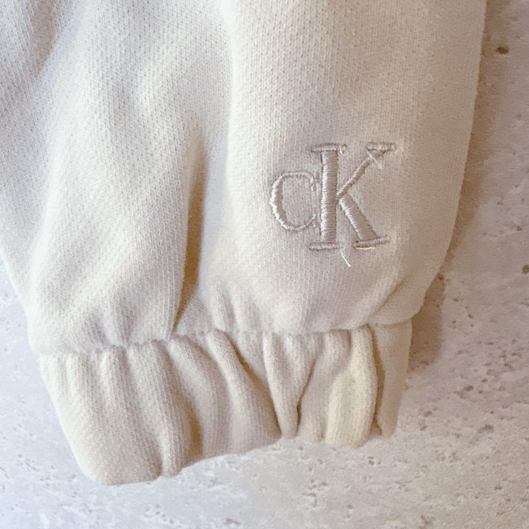 カルバンクラインジーンズ ショート丈 スウェット トレーナー ロゴ刺繍 XS — image 4