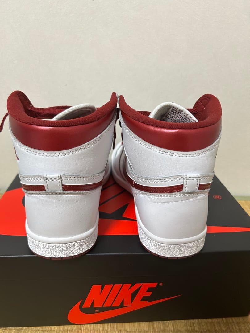 NIKE AirJordan 1 High 85MetallicBurgundy — image 3