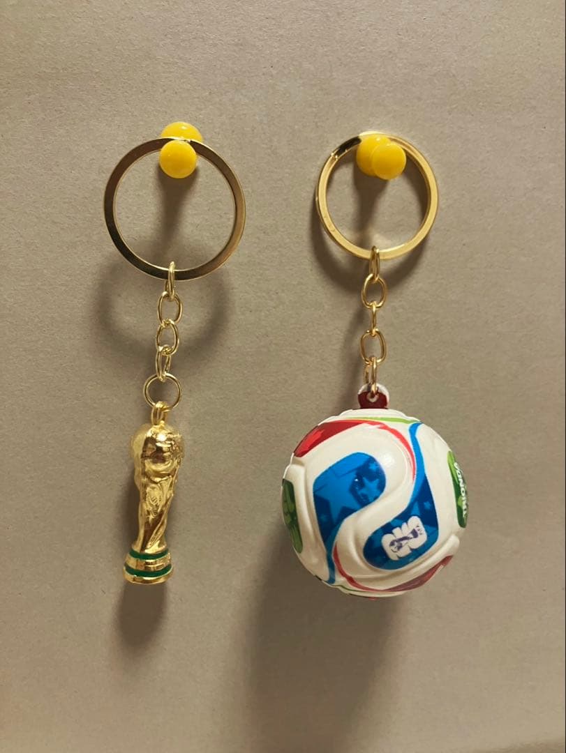 2026FIFAワールドカップ　サッカーボールキーホルダー　トロフィー — image 2