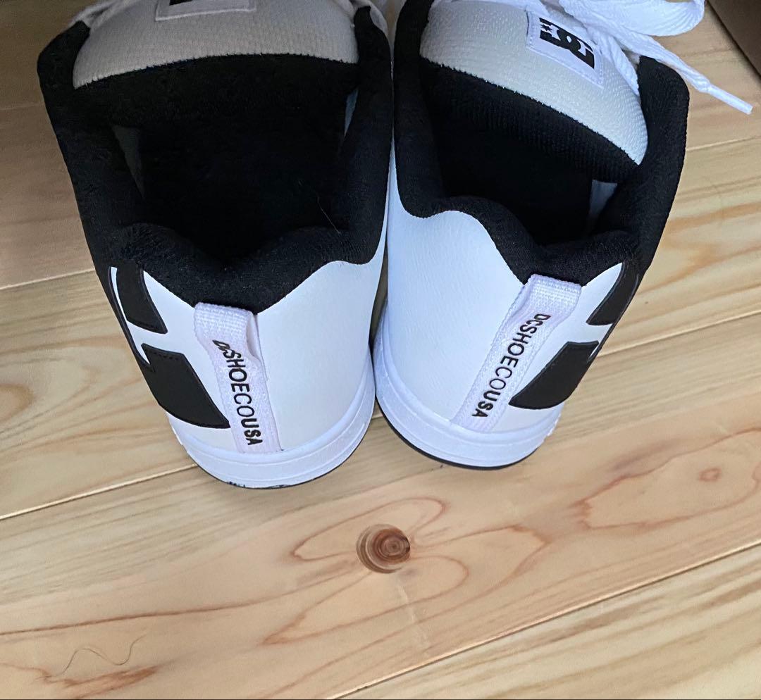 未使用に近い　DC SHOES ローカットスニーカー ホワイト ブラック — image 4