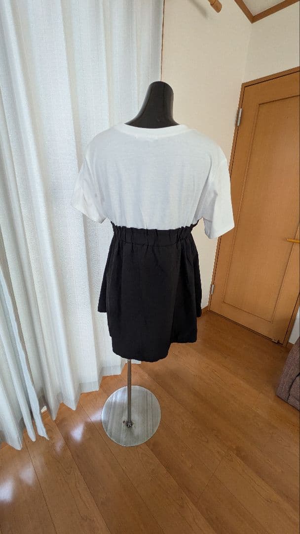ショコラフィネローブ　ドッキングデザイン 半袖Tシャツ ブラック×ホワイト — image 4