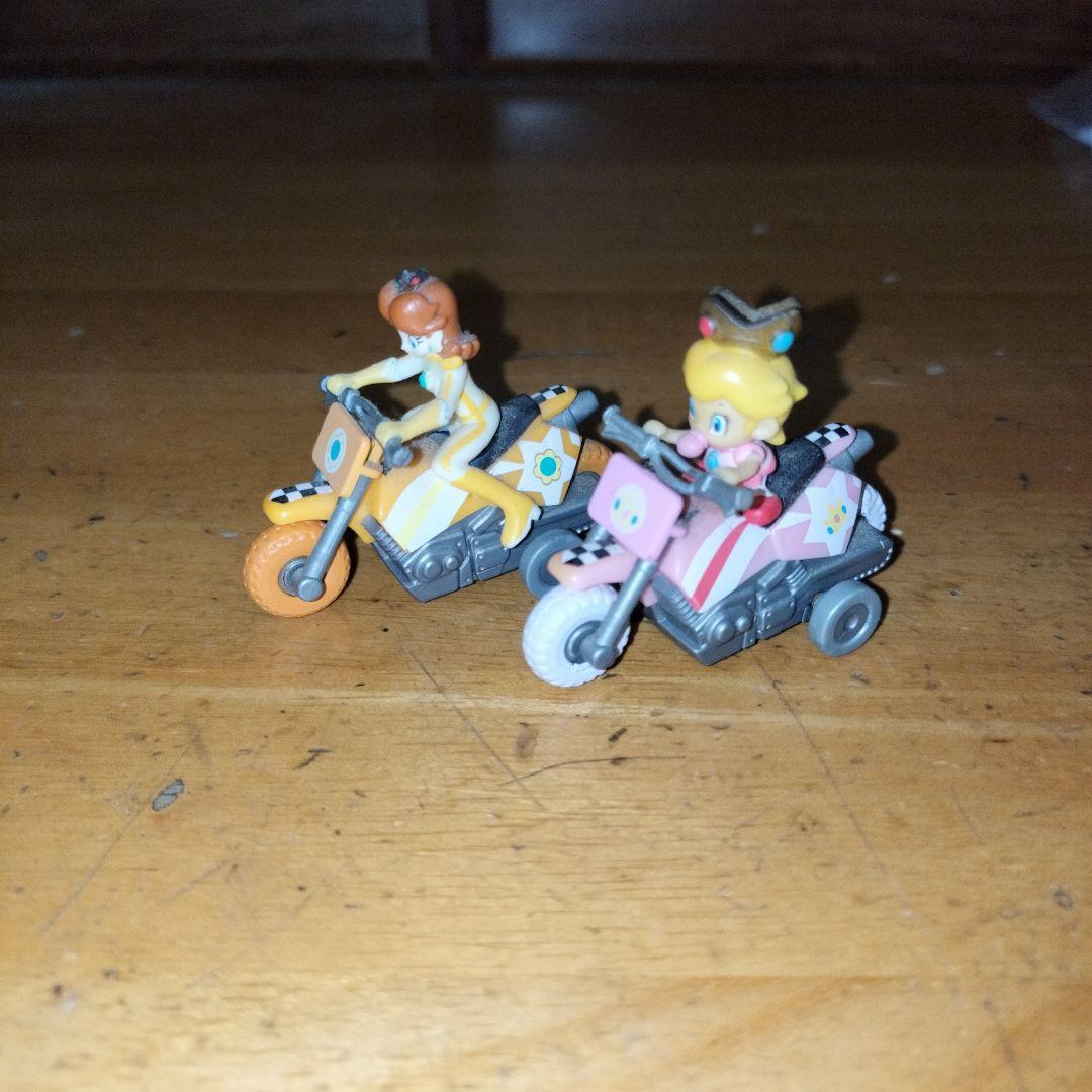 ダイアナとピーチ バイクフィギュアセット — image 2