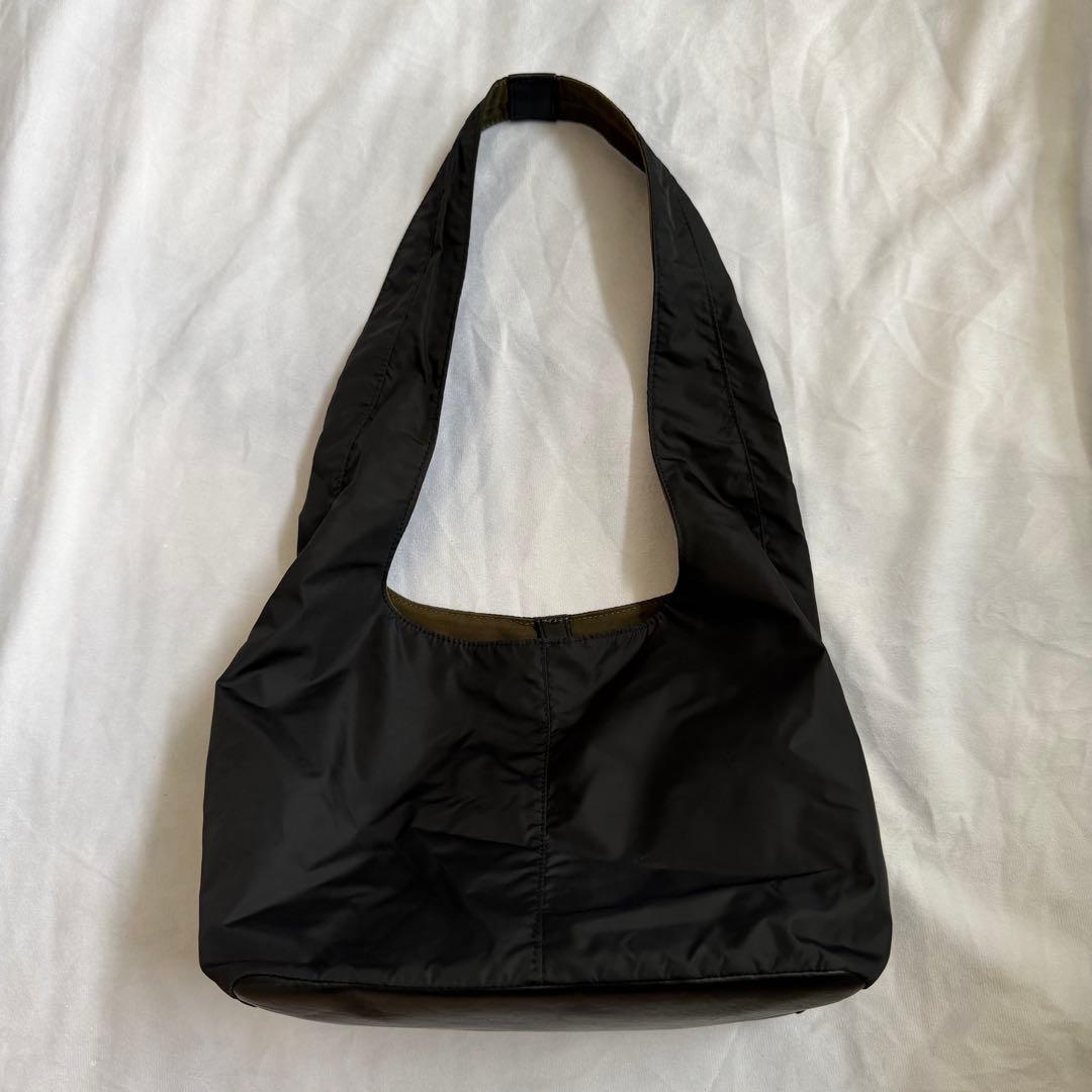 【美品】バーニーズニューヨーク ナイロン ワンショルダーバッグ ハンドバッグ 黒 — image 2